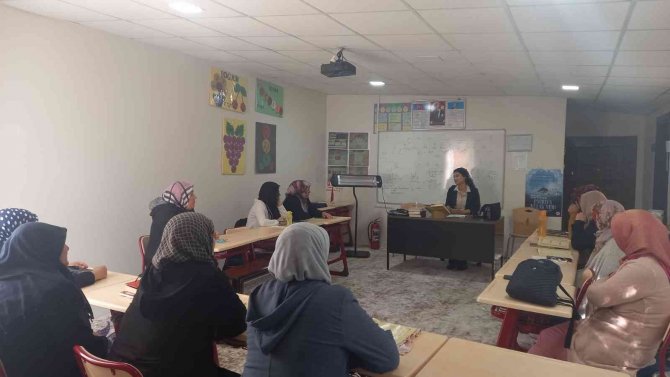 Uzman Psikologlar Davranışsal Bağımlılıklar Eğitimi Verdi