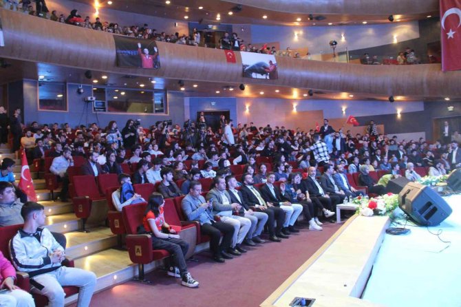 İ̇zmirli Gençler “İ̇lk Oyum Erdoğan’a” Programında Buluştu