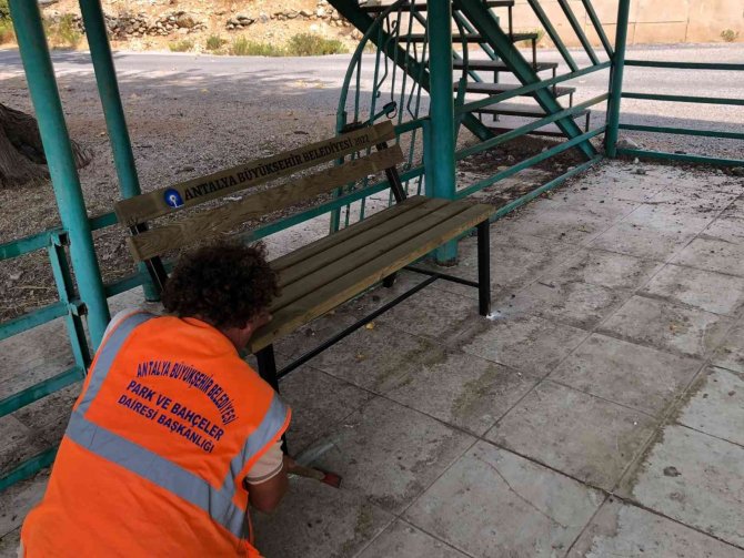 Büyükşehir’den Bank Ve Piknik Masası Desteği