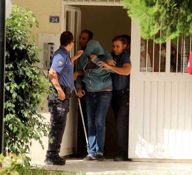 Yaktığı Daireye, Kendini Kilitleyince Polisi Alarma Geçirdi