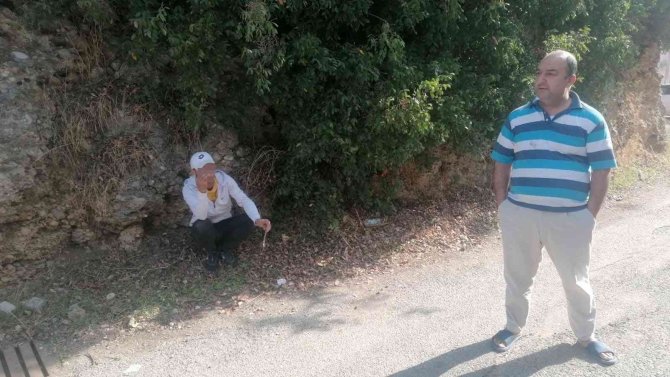 Apartmana Girmek İsterken Vatandaşların Fark Ettiği Hırsızlık Şüphelisi, Polise Teslim Edildi