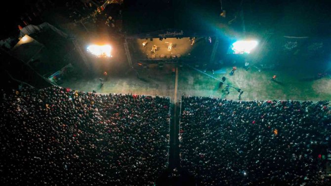 Aydın Müziğe Doydu