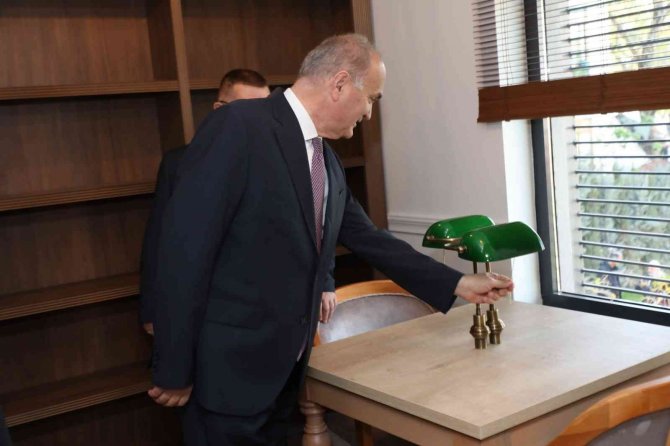 Millet Kütüphanesi Kapılarını Açtı