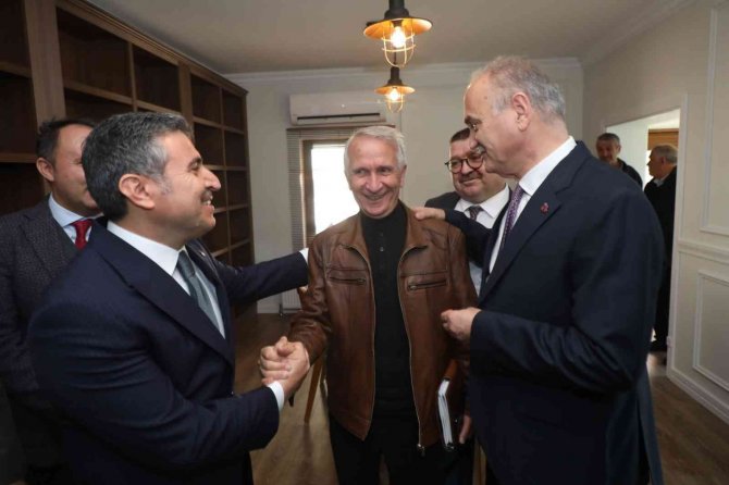 Millet Kütüphanesi Kapılarını Açtı