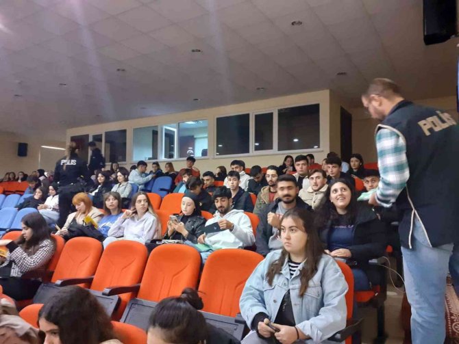 Polis Ekiplerince “En İ̇yi Narkotik Polisi Anne” Sunumu Yapıldı