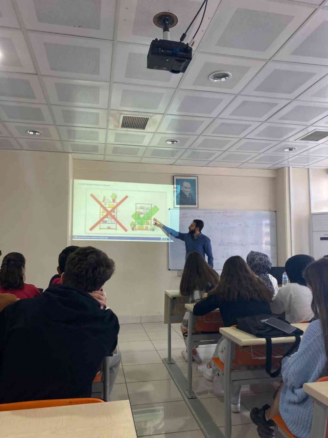 Burhaniye Myo’da Afet Ve Acil Durum Eğitimi Verildi