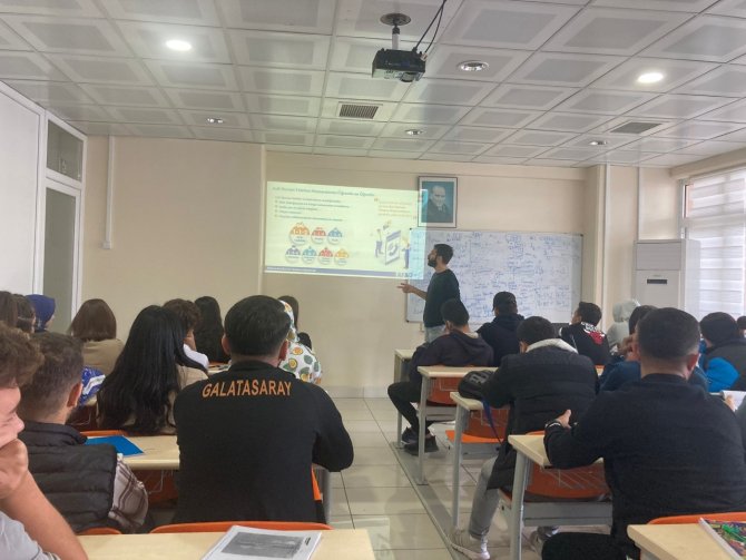 Burhaniye Myo’da Afet Ve Acil Durum Eğitimi Verildi