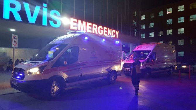 Erzincan’da Gıda Zehirlenmesi: 20 Öğrenci Hastaneye Kaldırıldı