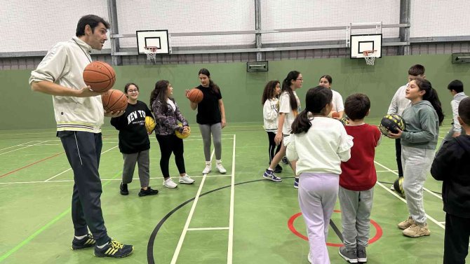 Kerem Gönlüm: “Filenin Sultanları, Başarılarıyla 12 Dev Adam’ın Önüne Geçti”