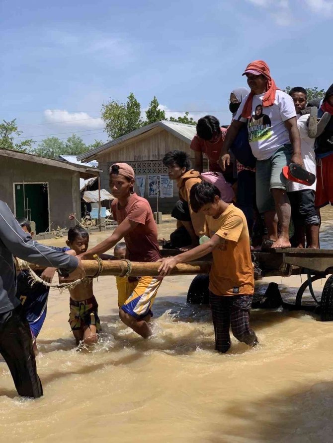 Filipinler’i Vuran Nalgae Tayfunu’nda Ölü Sayısı 110’a Yükseldi