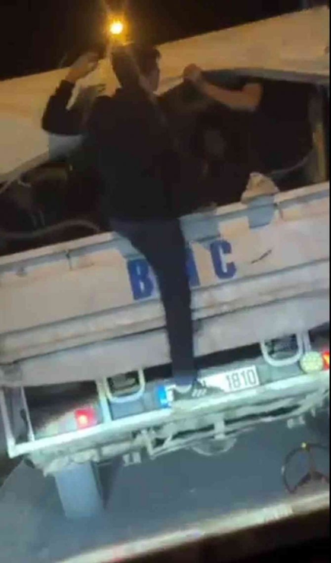 Kamyonette Tehlikeli Yolculuk