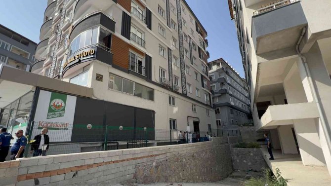 Kız Arkadaşını Öldürüp İntihar Etti