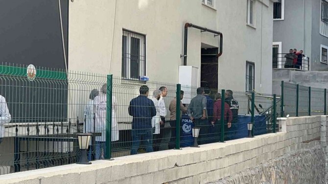 Kız Arkadaşını Öldürüp İntihar Etti