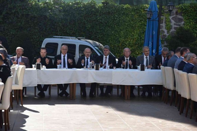 Vali Karadeniz, Taziyeleri Kabul Etti