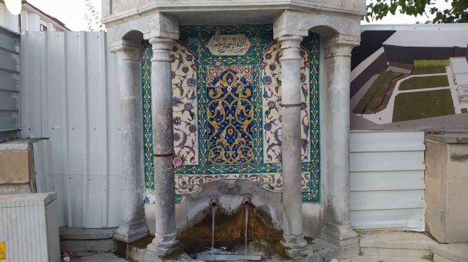 Doktor Cahit Yılmaz: "Kütahya Çinili Çeşmesi’nin Üzerindeki Çiniler, Gerçek Orijinal Çiniler Değil"