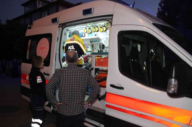 Kaza Sonrasında Savrulan Otomobil, Direğe Çarparak Durabildi