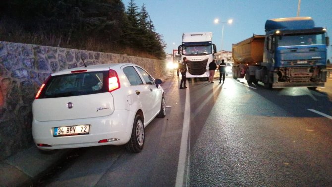 D-100’de 3 Araç Birbirine Girdi: 1 Yaralı