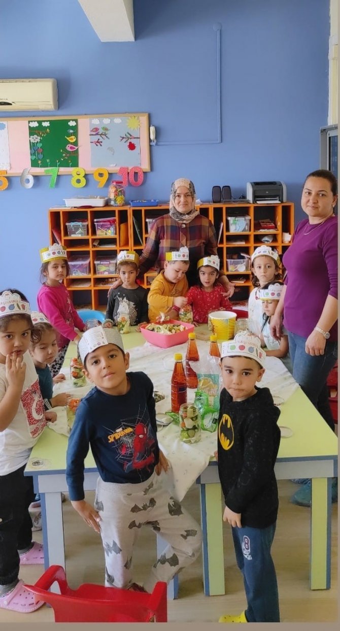 Köyceğizli Minikler Sınıfta Turşu Kurdu