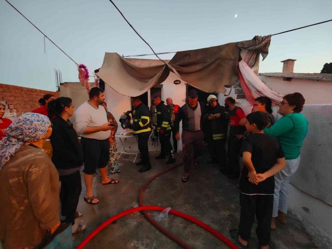 Kuşadası’nda Çıkan Yangında Ev Kullanılamaz Hale Geldi