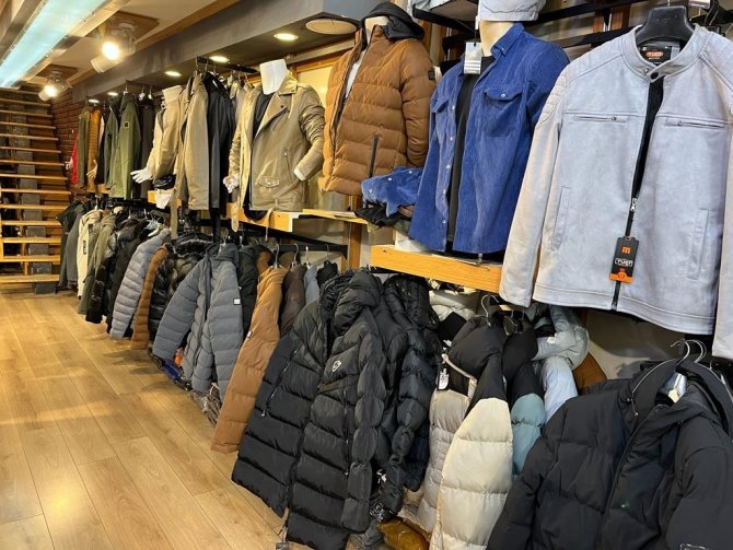 Mağazalarda Karşı Küçük Esnafta Ürünler Daha Ekonomik