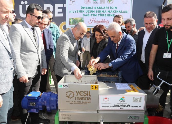 Mardin’de Üreticilere Yüzde 85 Hibe İle Üzüm Sıkma Makinesi Dağıtıldı