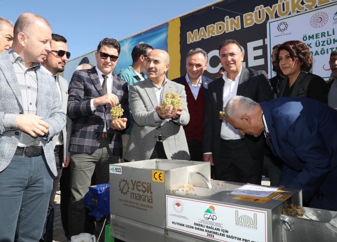 Mardin’de Üreticilere Yüzde 85 Hibe İle Üzüm Sıkma Makinesi Dağıtıldı