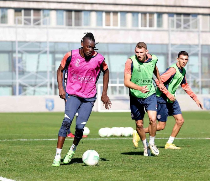 Medipol Başakşehir, Hearts Maçı Hazırlıklarına Başladı