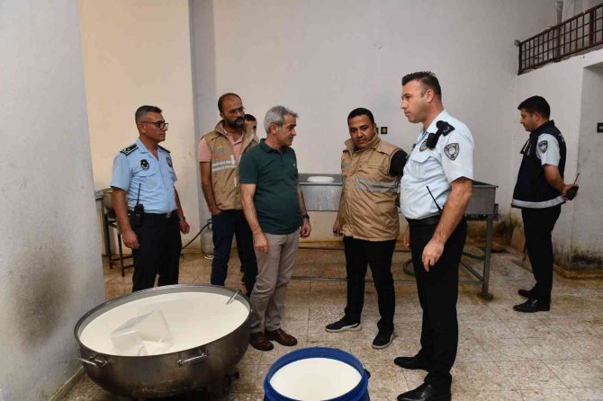 Mersin’de Kaçak Ve Sağlıksız Peynir İmalathanesi Mühürlendi