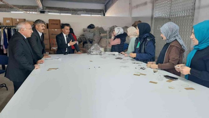 Mesleki Eğitim Merkezi Öğrencileri Üretmeye Devam Ediyor