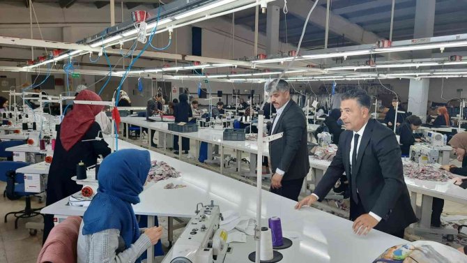 Mesleki Eğitim Merkezi Öğrencileri Üretmeye Devam Ediyor