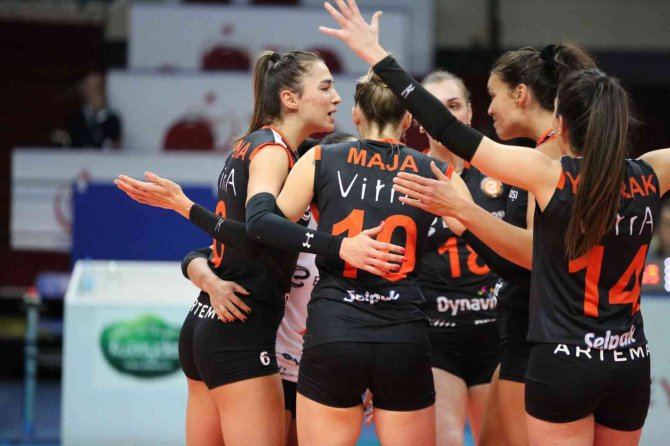 Eczacıbaşı Dynavit, Sezonun İlk Maçını Derbiyle Açıyor