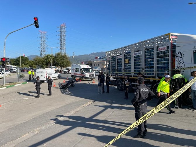 Osmaniye’de Kamyon Elektrikli Bisiklete Çarptı: 1 Ölü, 1 Ağır Yaralı