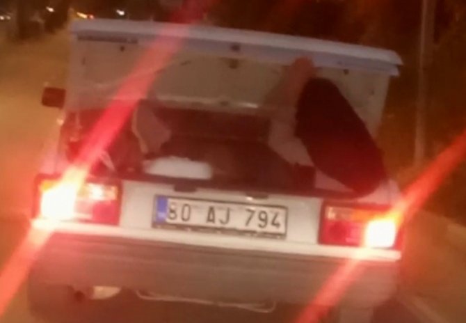 Otomobil Bagajındaki Tehlikeli Yolculuk Pes Dedirtti