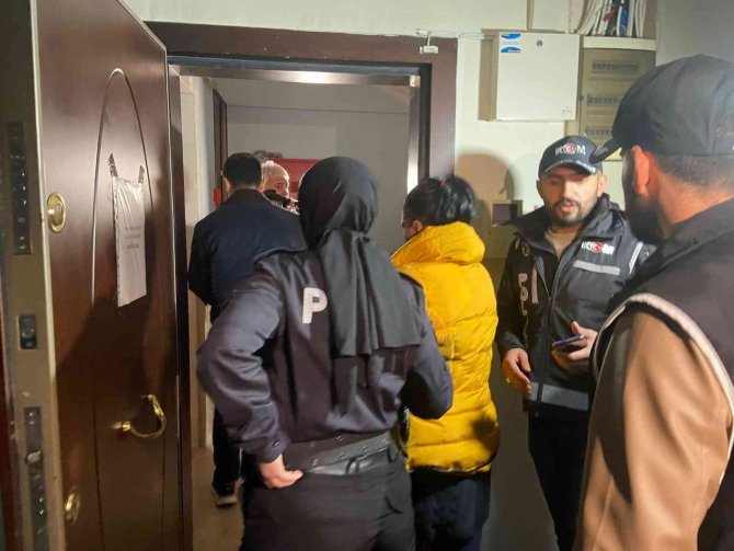 Ösym’nin Yaptığı Ehliyet Ve Src Sınavlarında Sahtecilik Yapan Çeteye Eş Zamanlı Operasyon