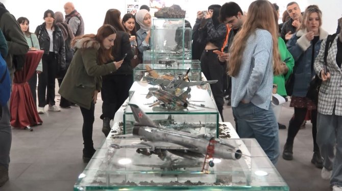 Türk Ve Dünya Tarihi Minyatürleri Göz Boyuyor