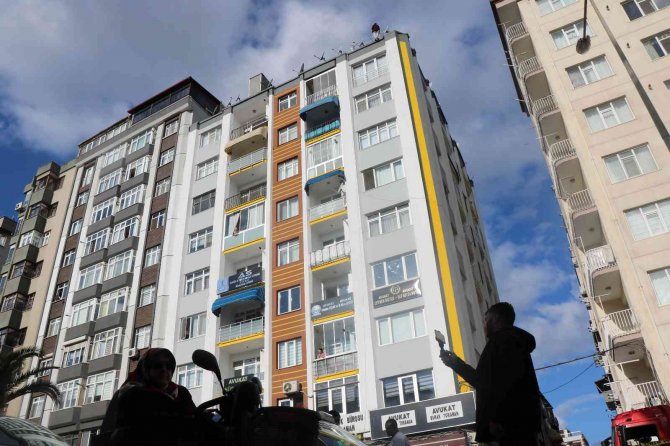 Sevgilisiyle Tartışıp Çatıya Çıktı