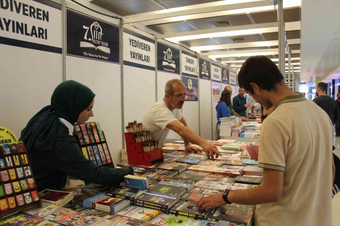 Siirt’te 120 Yayınevinin Katılımıyla Başlayan Fuar Okurlarıyla Buluştu