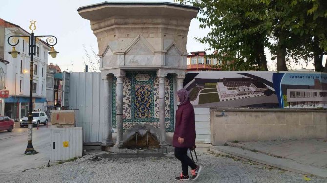 Doktor Cahit Yılmaz: "Kütahya Çinili Çeşmesi’nin Üzerindeki Çiniler, Gerçek Orijinal Çiniler Değil"