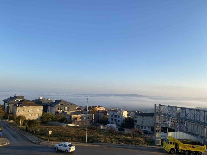 İ̇stanbul’da Yoğun Sis Kartpostallık Görüntüler Oluşturdu
