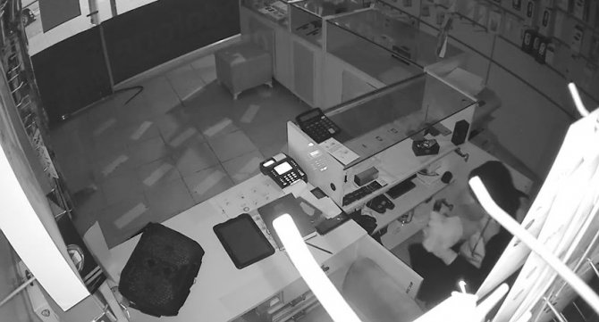 Maskeli Ve Eldivenli Cep Telefonu Hrsızlığı