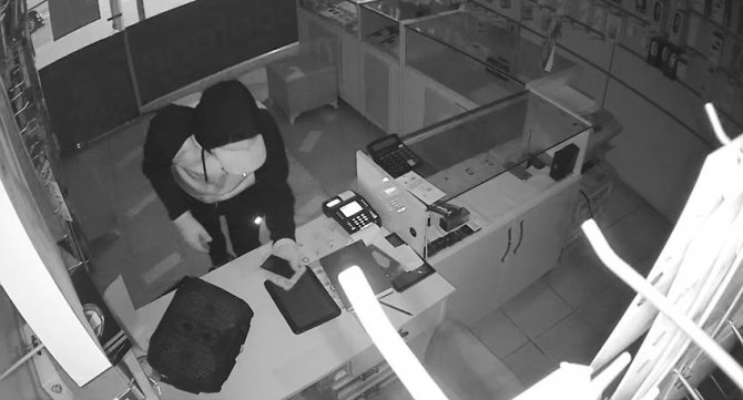 Maskeli Ve Eldivenli Cep Telefonu Hrsızlığı