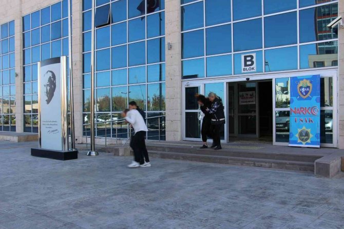 Uşak’ta 2 Uyuşturucu Taciri Tutuklandı