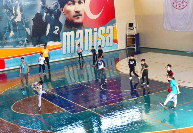 Yunusemre’den Hentbolda Altyapı Atağı