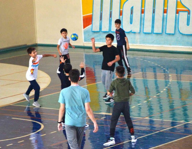 Yunusemre’den Hentbolda Altyapı Atağı