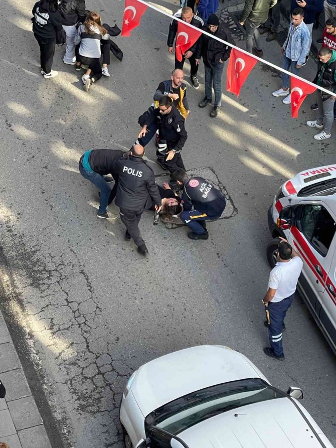 İ̇ki Genç Kız Arasında Sokakta Kavga Etti