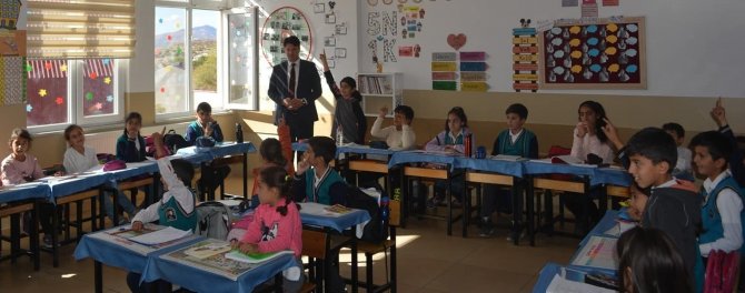 Kaymakam Gürses, Öğrencilerle Bir Araya Geldi