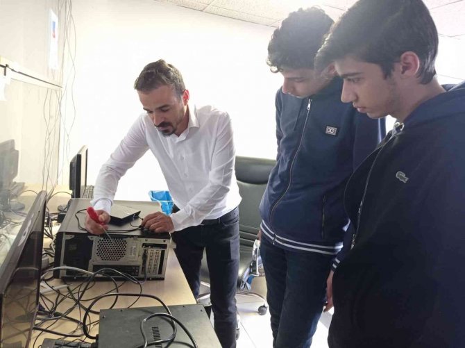 Batman’da Meslek Lisesi Öğrencilerine İş Sağlığı Eğitimi