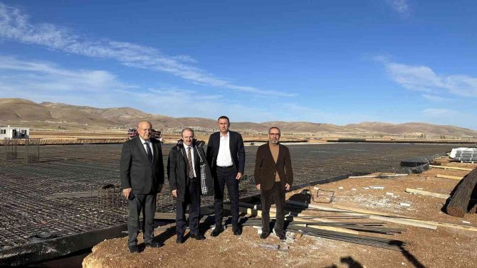 Vali Epcim Ve Başkan Pekmezci, Gümüşhane-bayburt Havalimanında İncelemelerde Bulundu