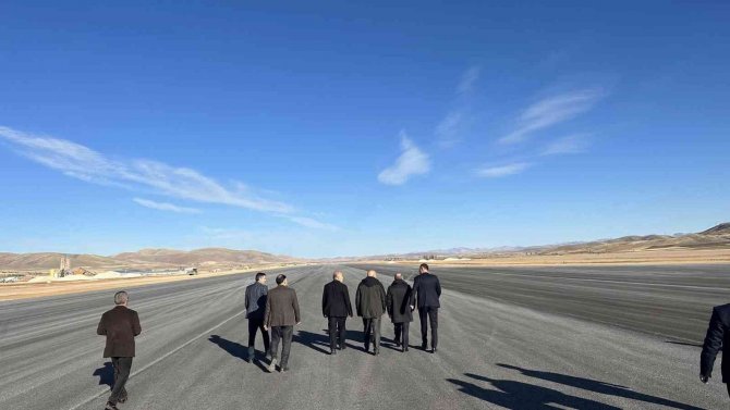 Vali Epcim Ve Başkan Pekmezci, Gümüşhane-bayburt Havalimanında İncelemelerde Bulundu