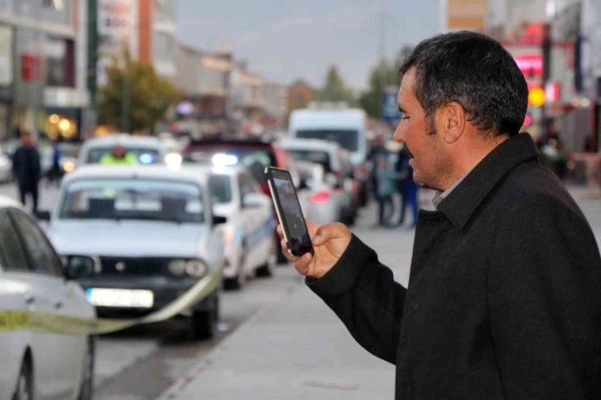 Cadde Üzerinde Unutulan Şüpheli Çantalar Korkuya Neden Oldu